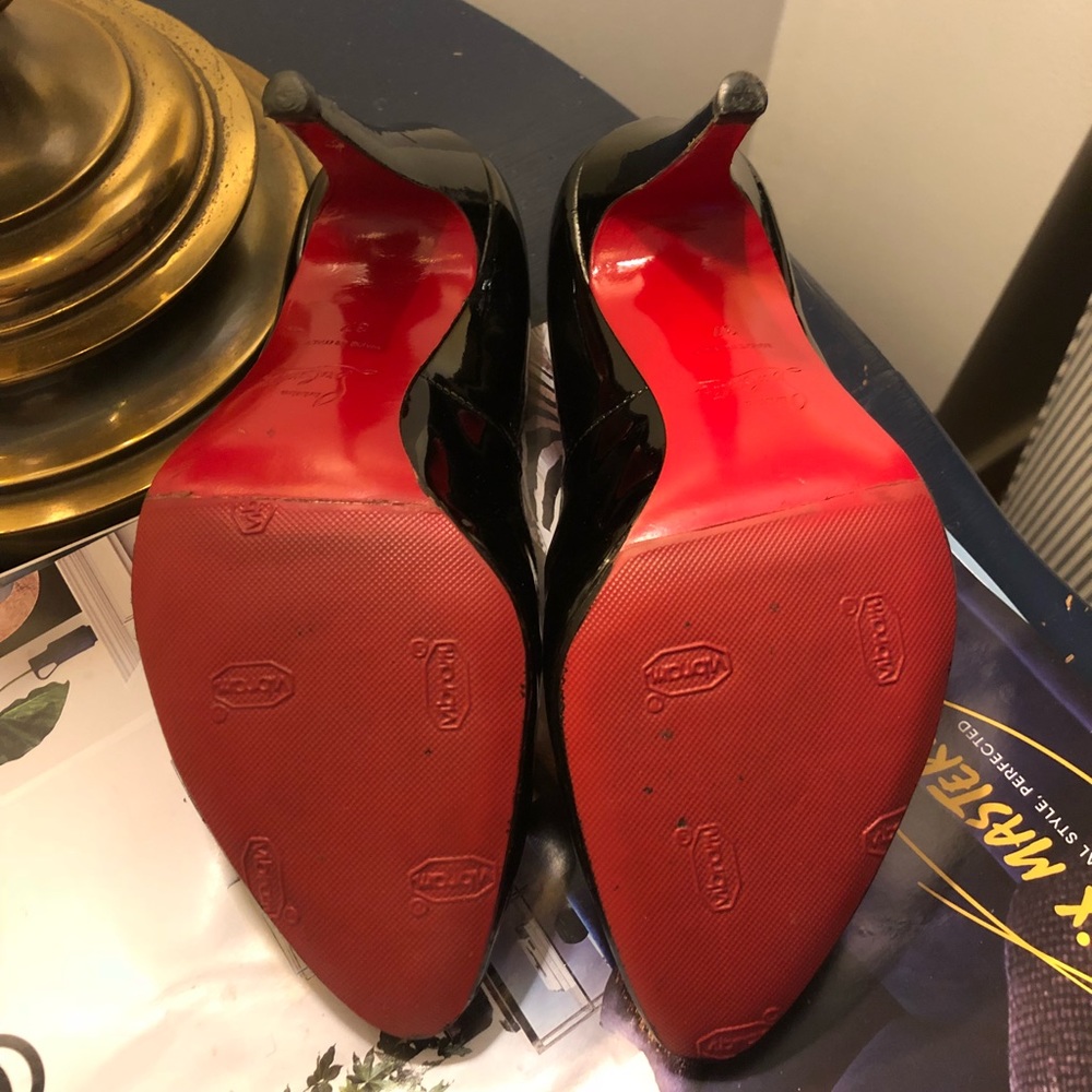 Black patent louboutin pump heels 37